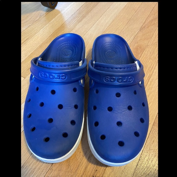 Crocs - Picture 2 of 3